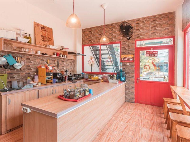 Oyo 1555 Unik Guesthouse Syariah Jakarta Fast Food photo