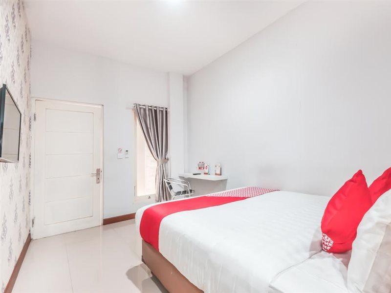 Oyo 1555 Unik Guesthouse Syariah Jakarta Room photo