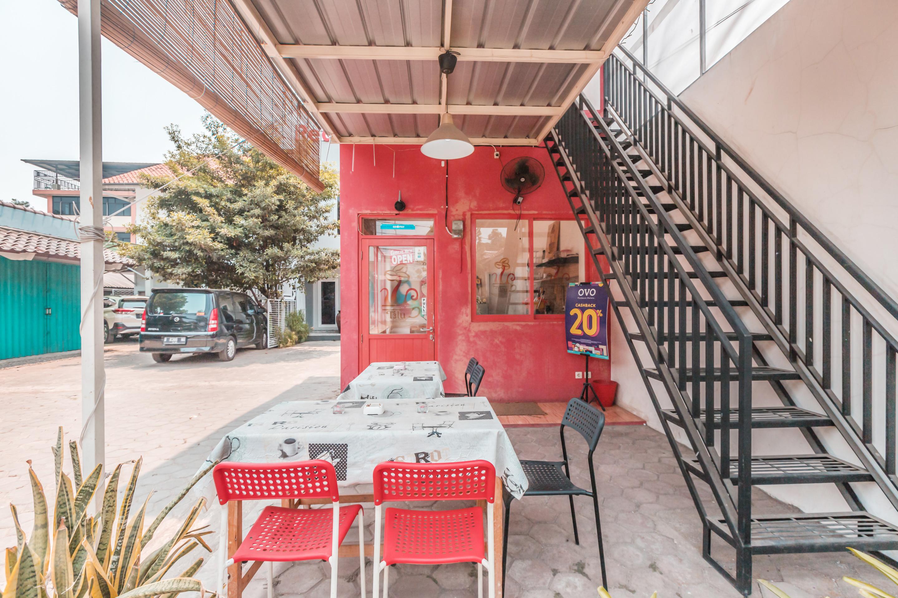 Oyo 1555 Unik Guesthouse Syariah Jakarta Exterior photo