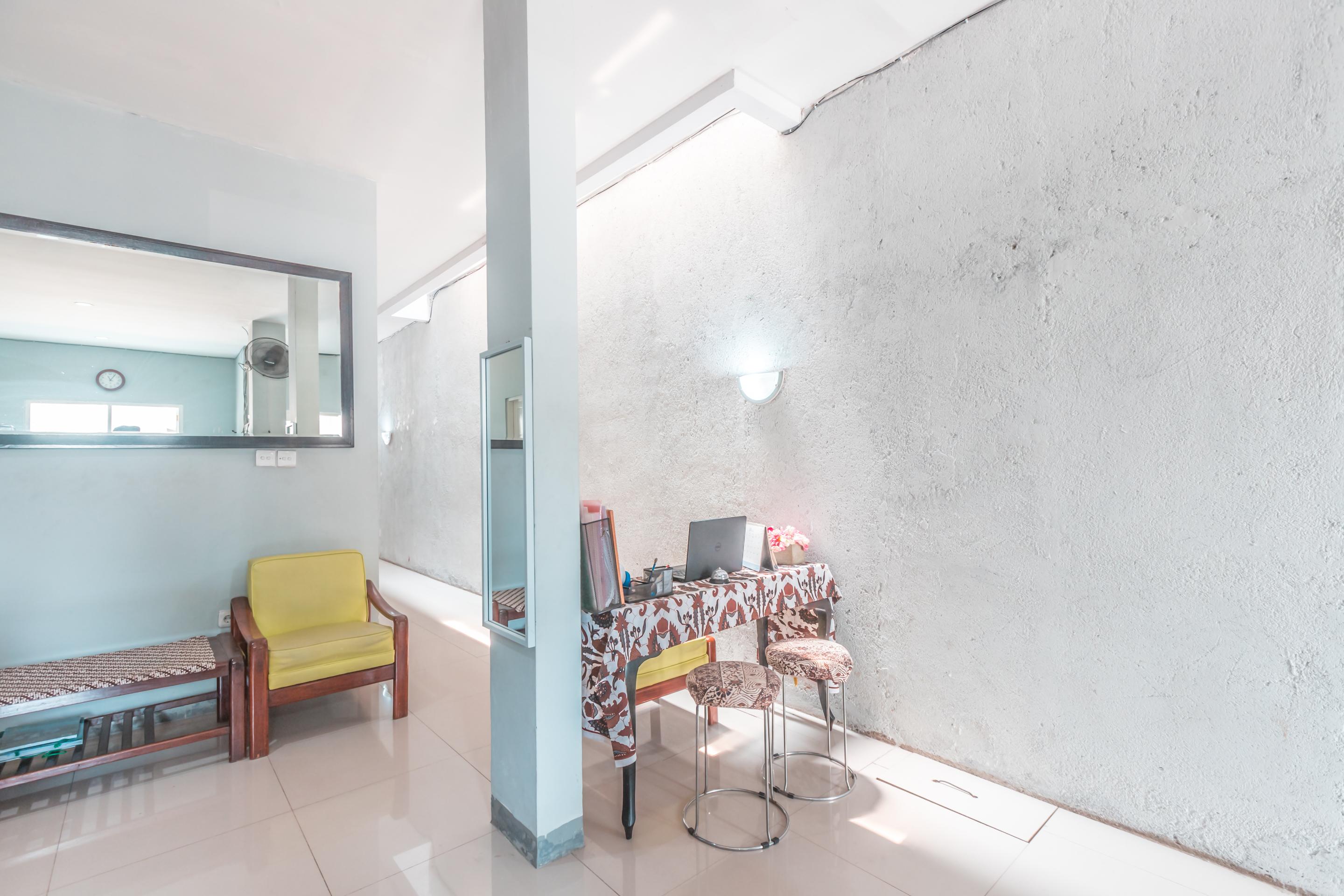 Oyo 1555 Unik Guesthouse Syariah Jakarta Exterior photo