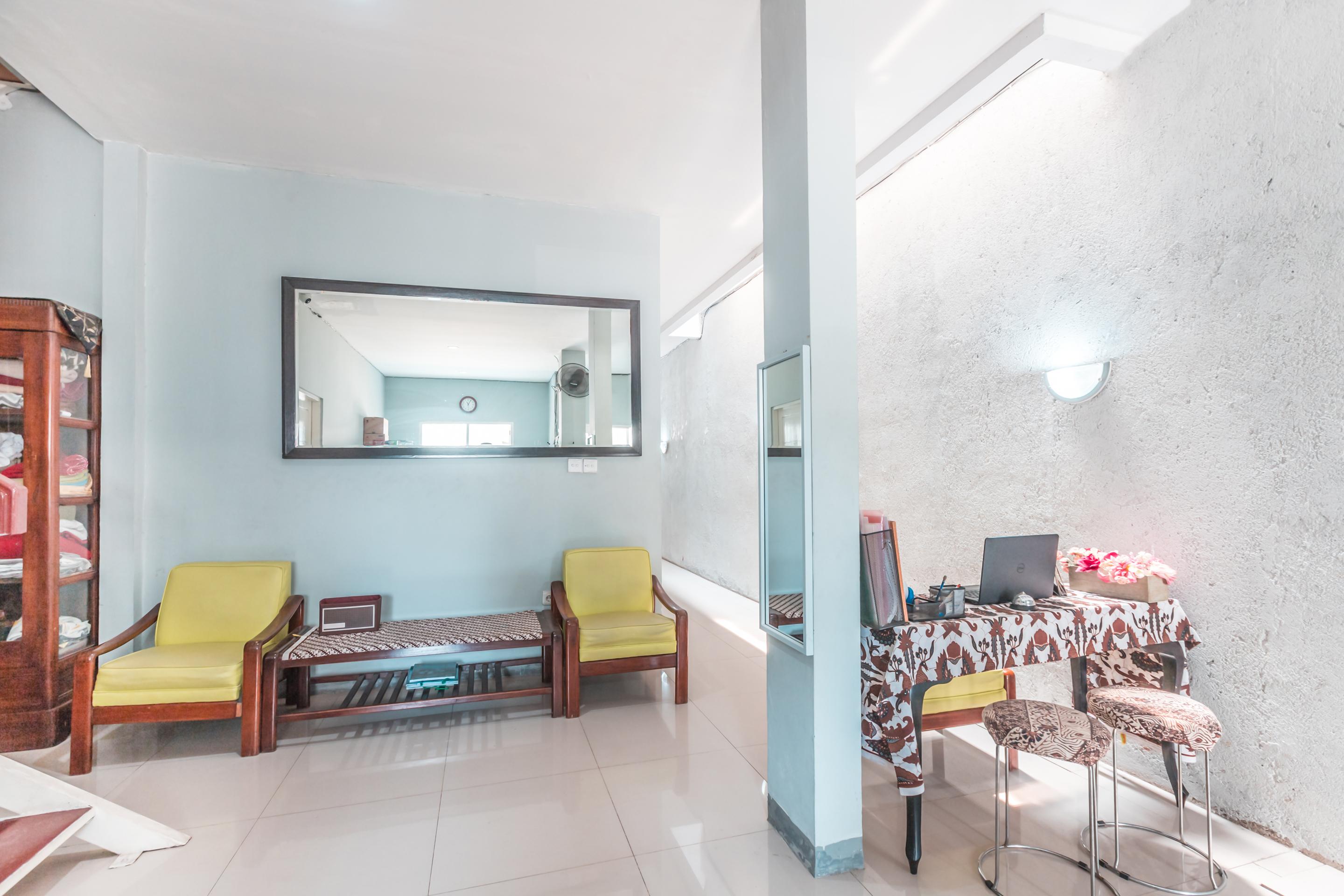 Oyo 1555 Unik Guesthouse Syariah Jakarta Exterior photo