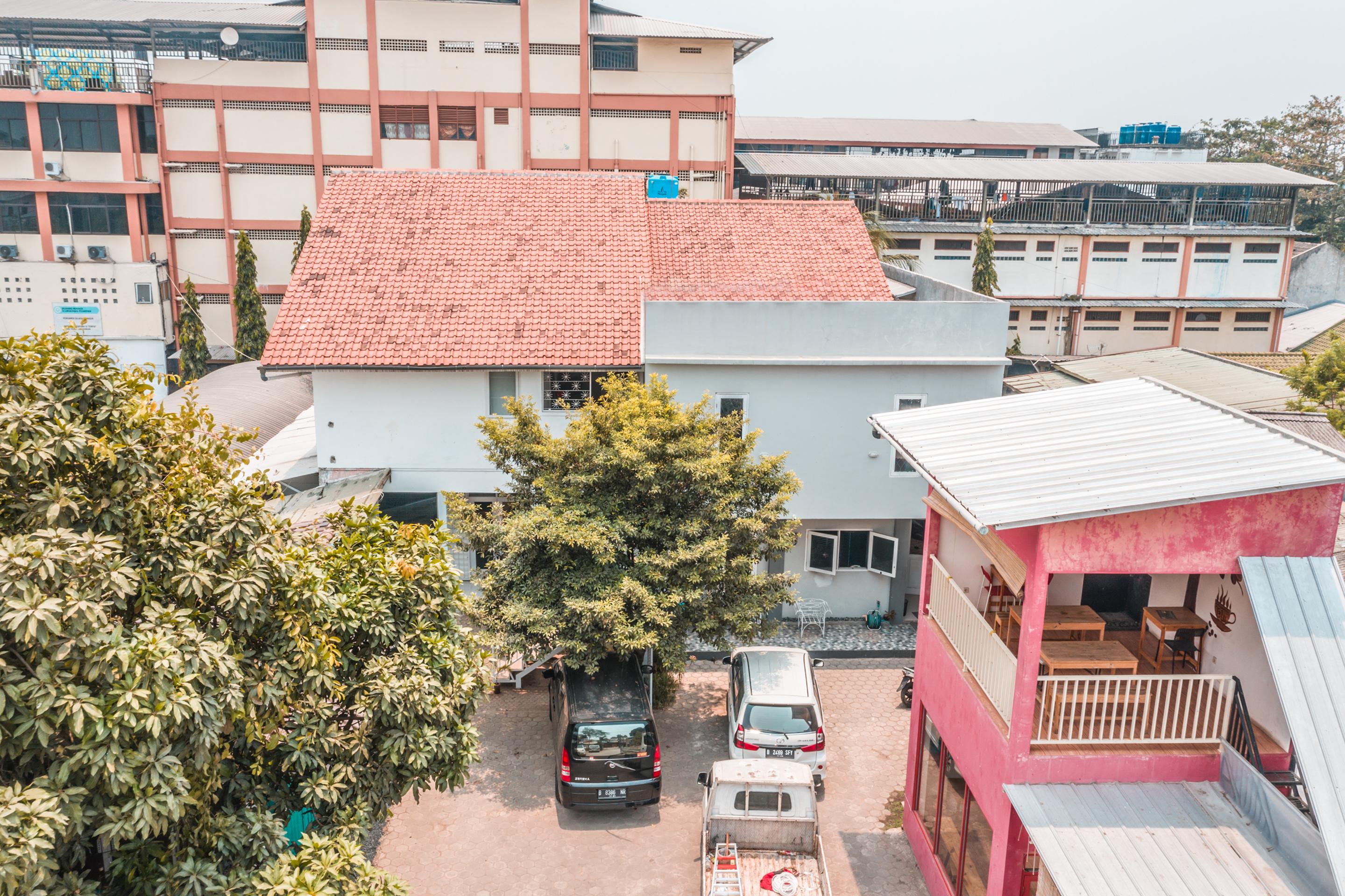 Oyo 1555 Unik Guesthouse Syariah Jakarta Exterior photo