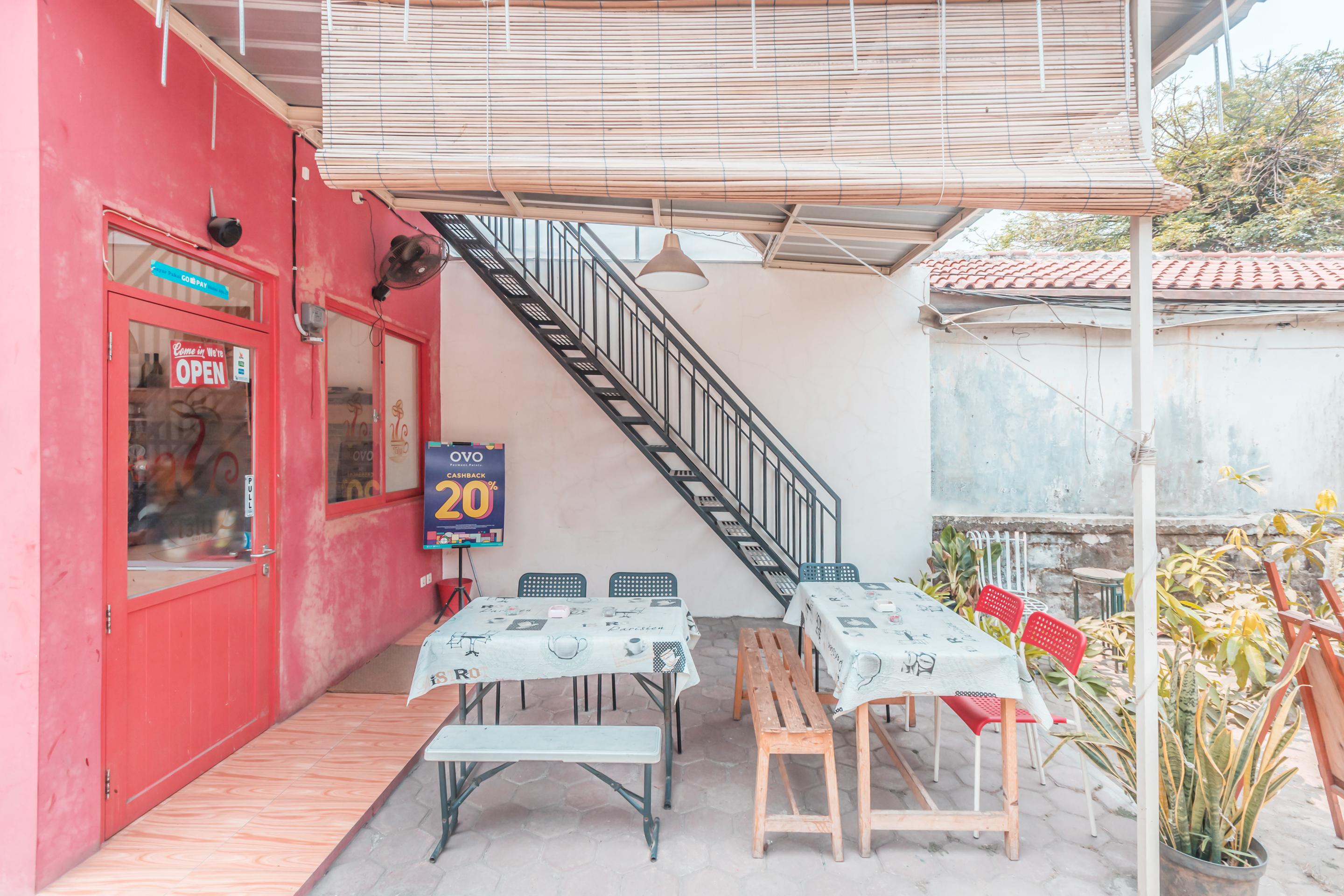 Oyo 1555 Unik Guesthouse Syariah Jakarta Exterior photo